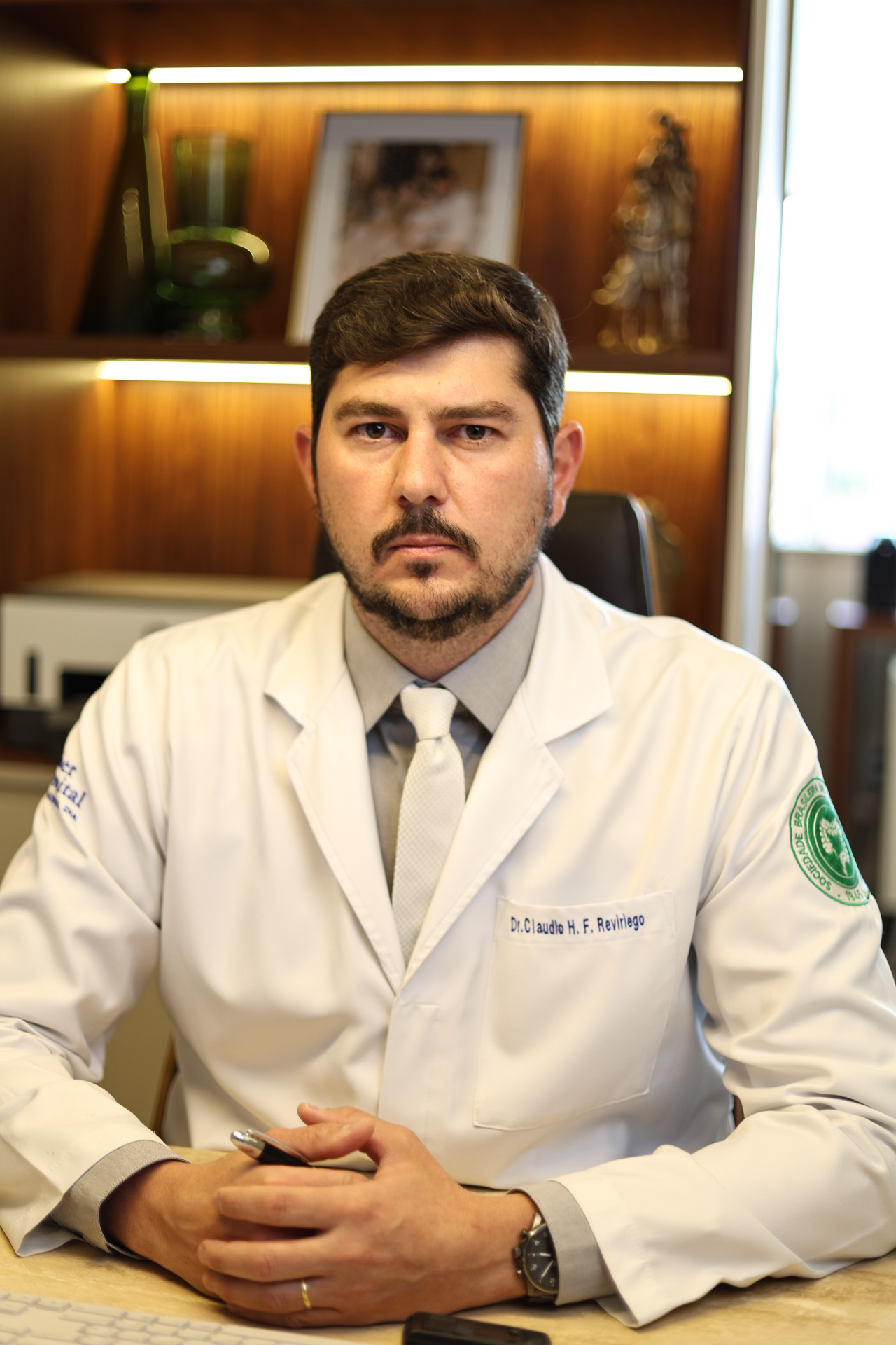 Dr. Claudio Formigoni em consultório